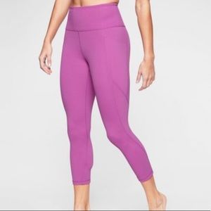 Athleta Salutation Pocket Powervita Capri Leggings